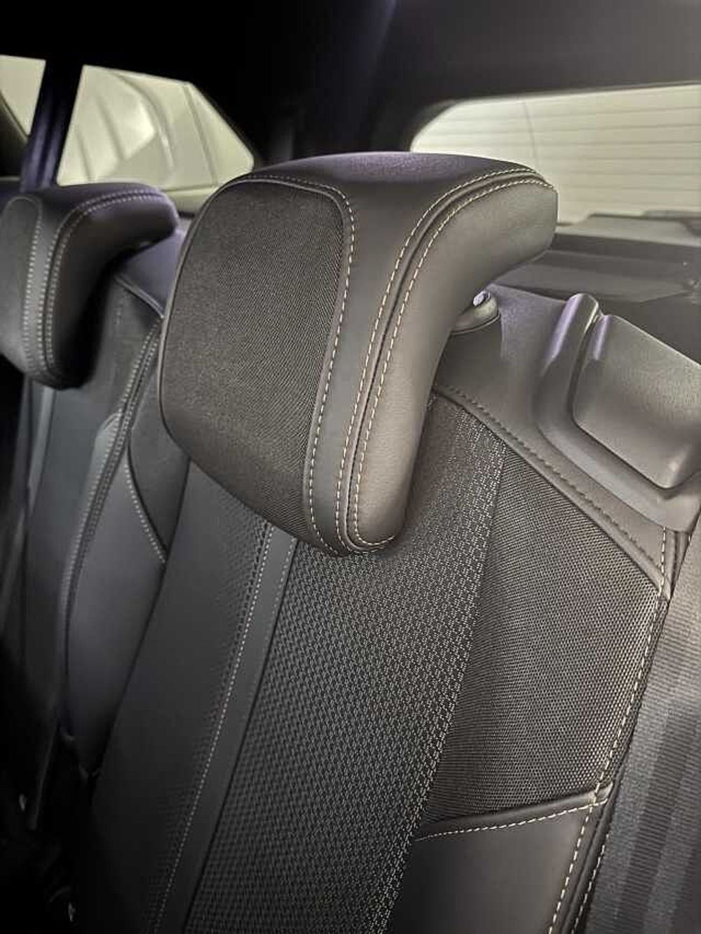 Peugeot 5008 nuova a Lecce (9)