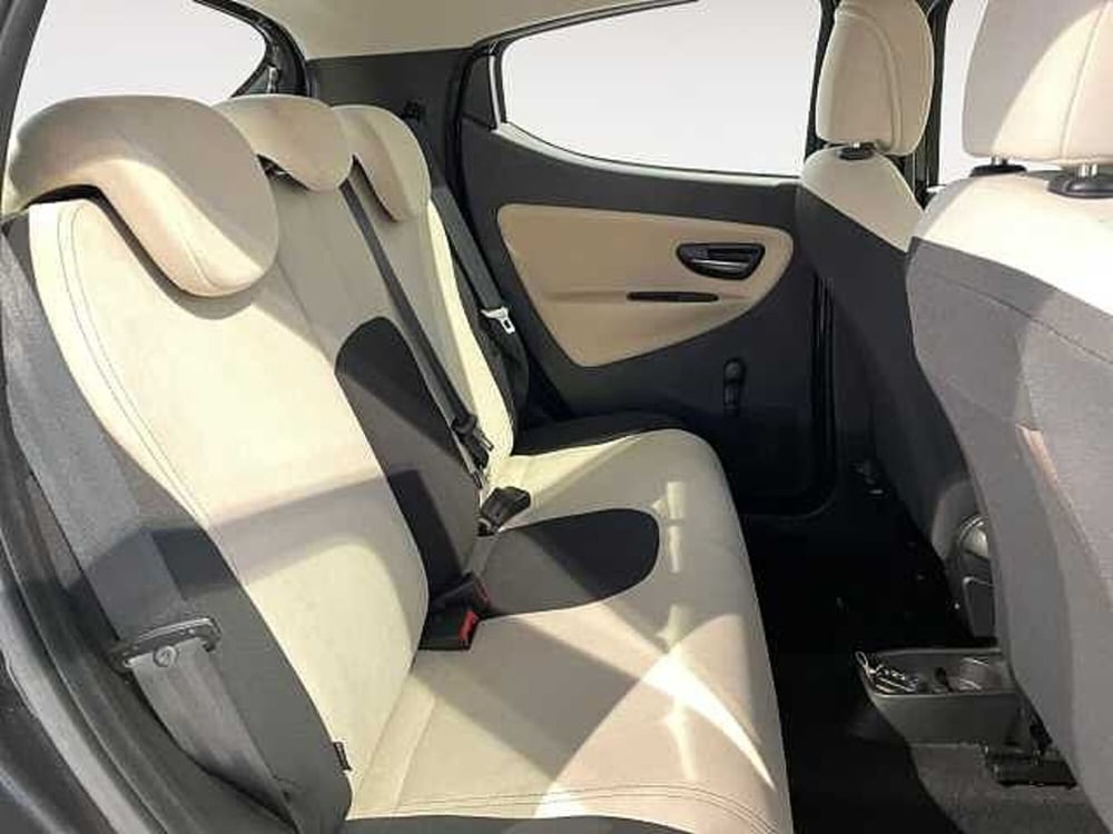 Lancia Ypsilon usata a Ravenna (10)
