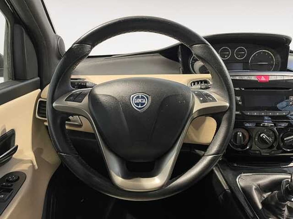 Lancia Ypsilon usata a Ravenna (12)