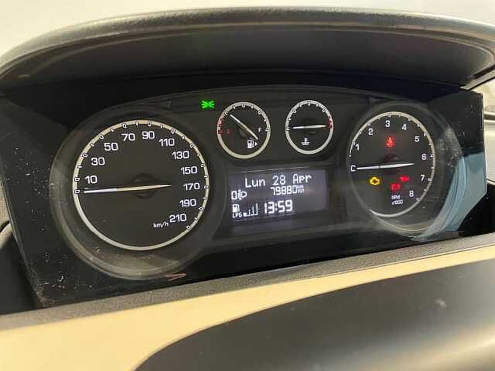 Lancia Ypsilon usata a Ravenna (13)