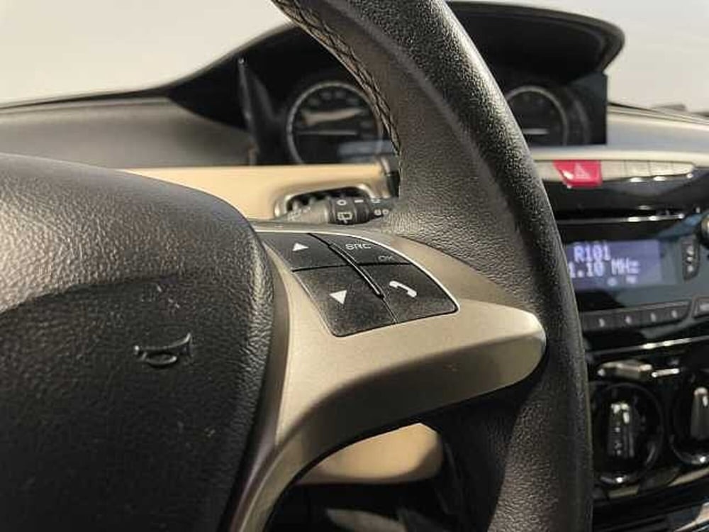Lancia Ypsilon usata a Ravenna (16)