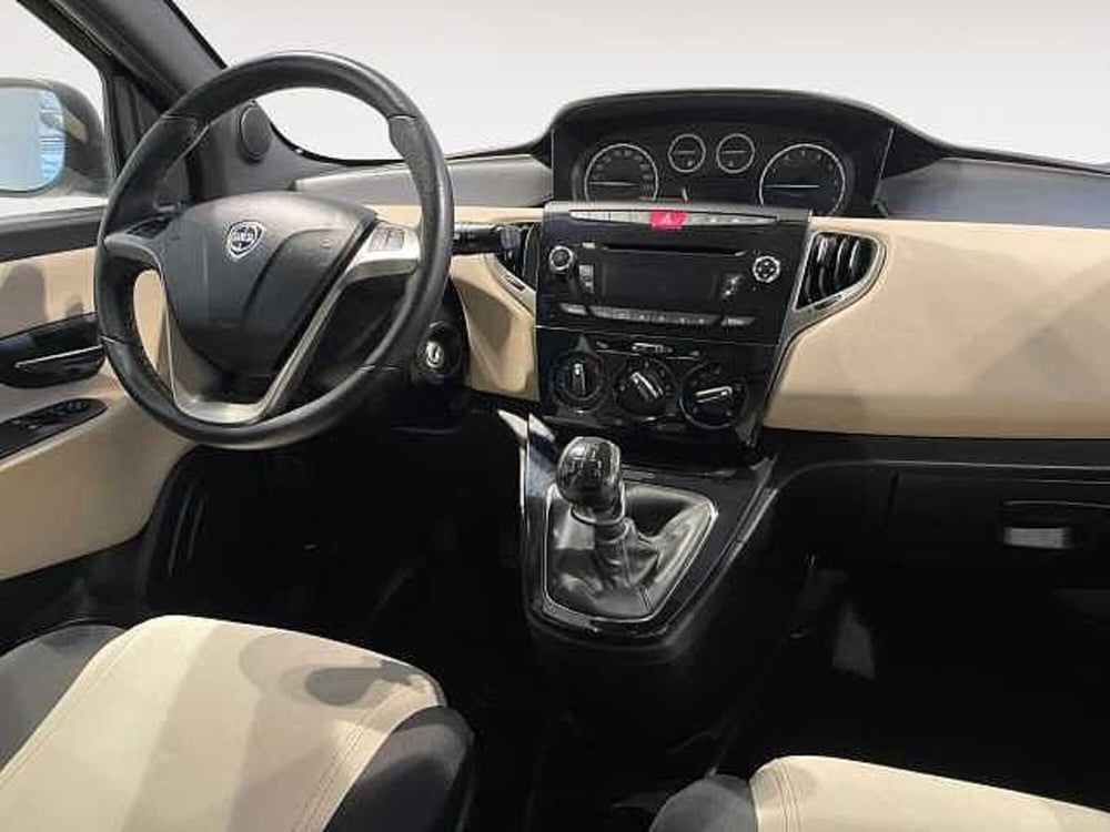 Lancia Ypsilon usata a Ravenna (7)