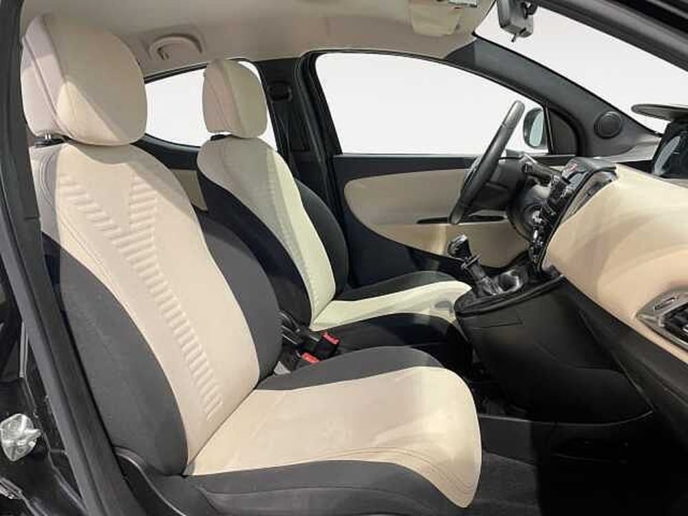 Lancia Ypsilon usata a Ravenna (9)