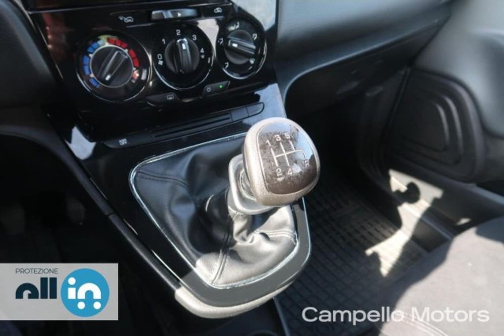 Lancia Ypsilon usata a Venezia (12)