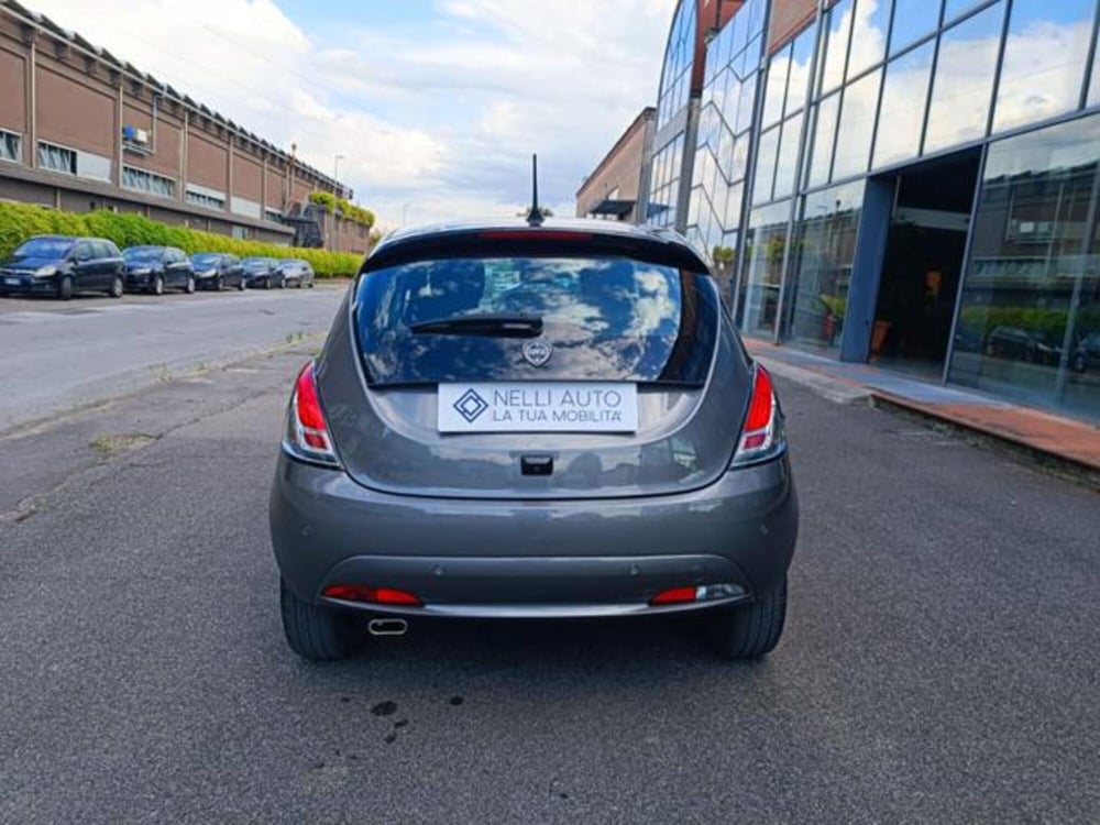 Lancia Ypsilon usata a Pisa (11)