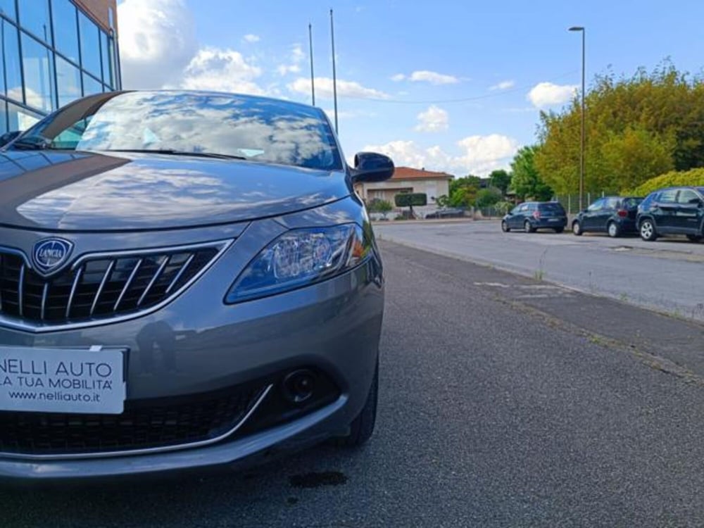 Lancia Ypsilon usata a Pisa (12)