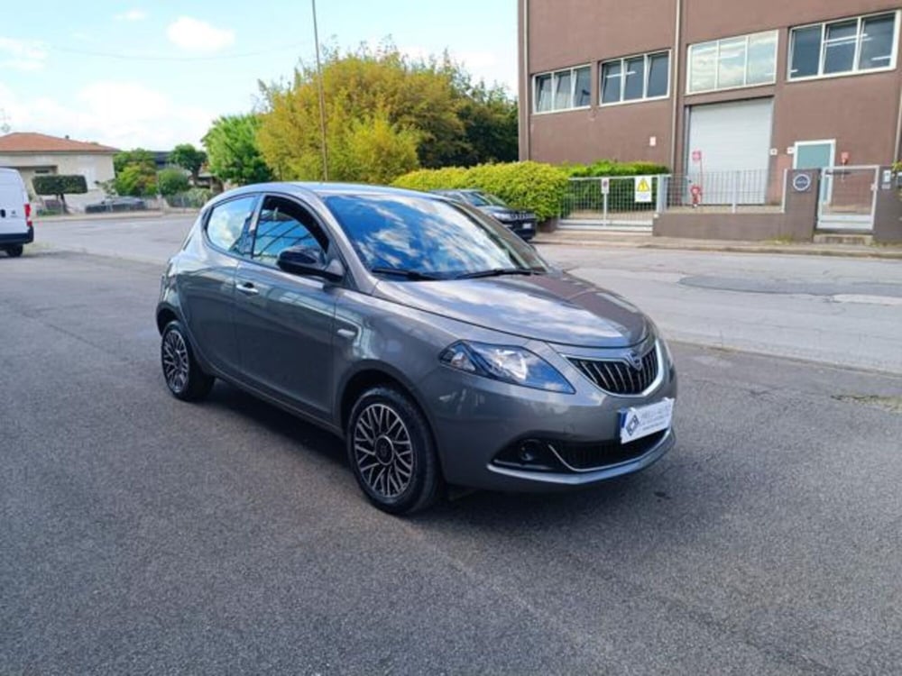 Lancia Ypsilon usata a Pisa (2)
