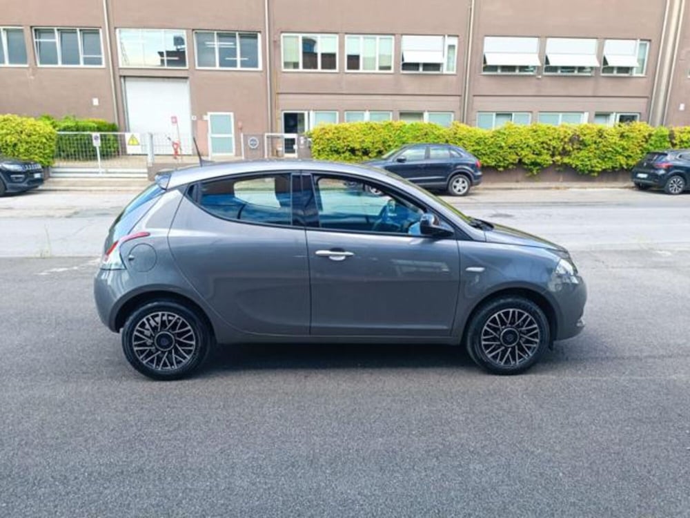 Lancia Ypsilon usata a Pisa (3)