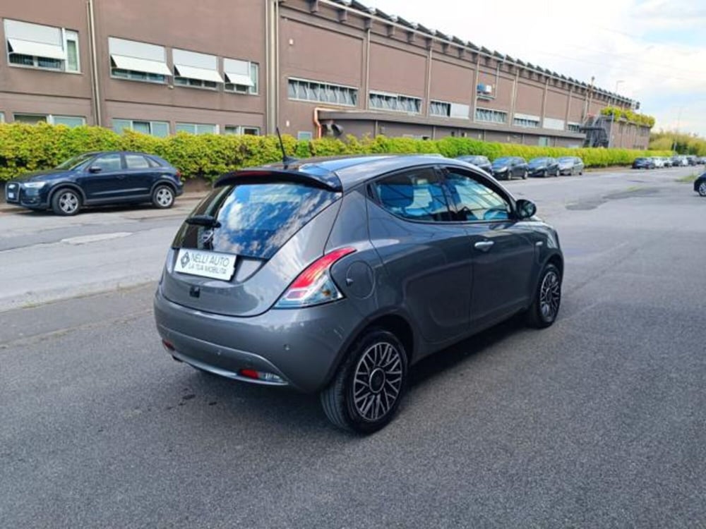 Lancia Ypsilon usata a Pisa (4)