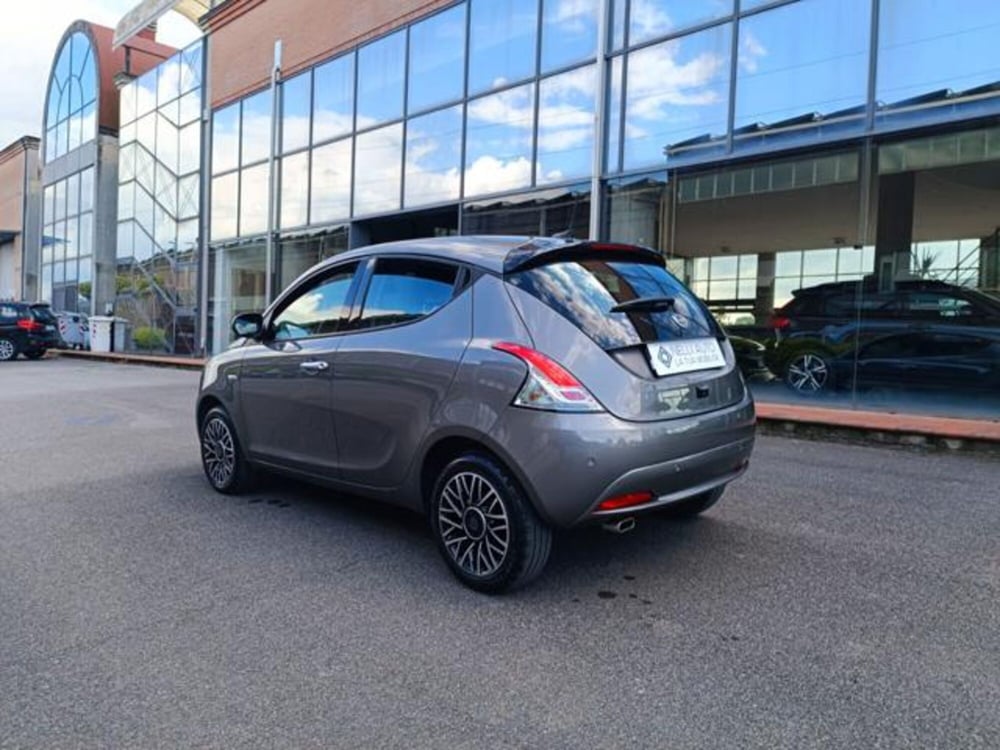 Lancia Ypsilon usata a Pisa (7)