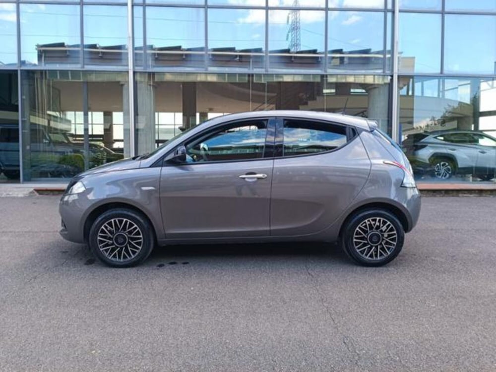Lancia Ypsilon usata a Pisa (9)