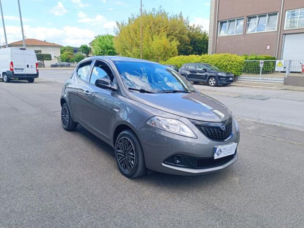 Lancia Ypsilon usata a Pisa (10)
