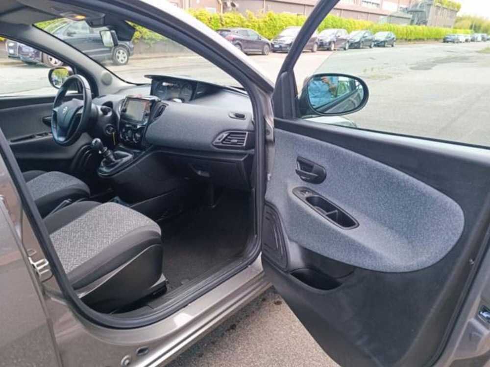 Lancia Ypsilon usata a Pisa (13)