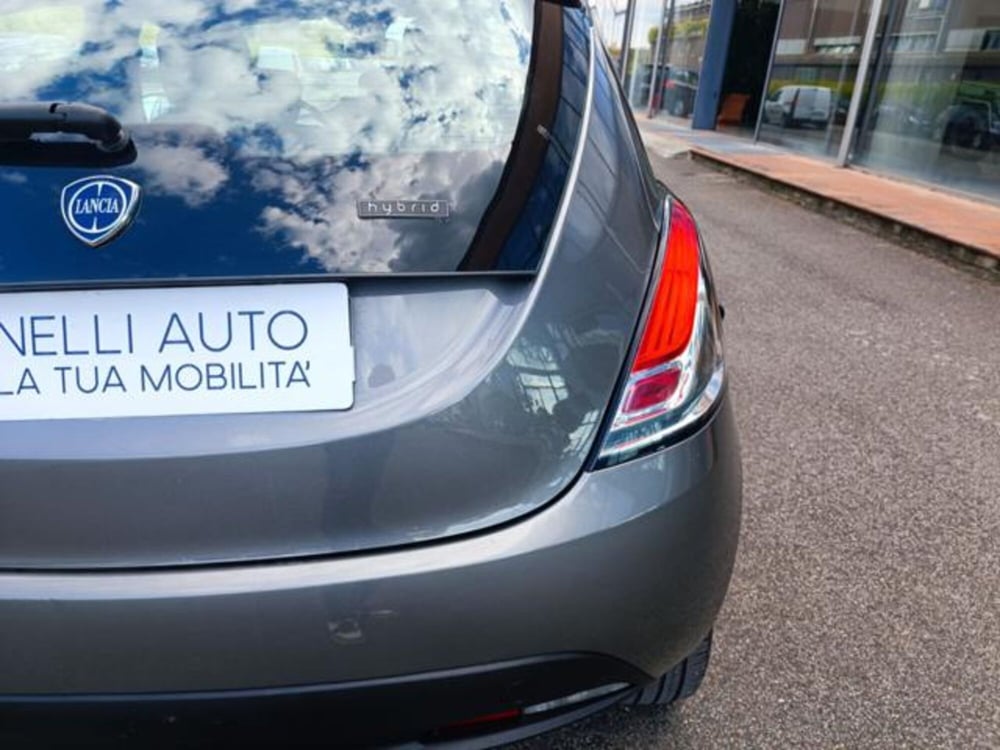 Lancia Ypsilon usata a Pisa (15)