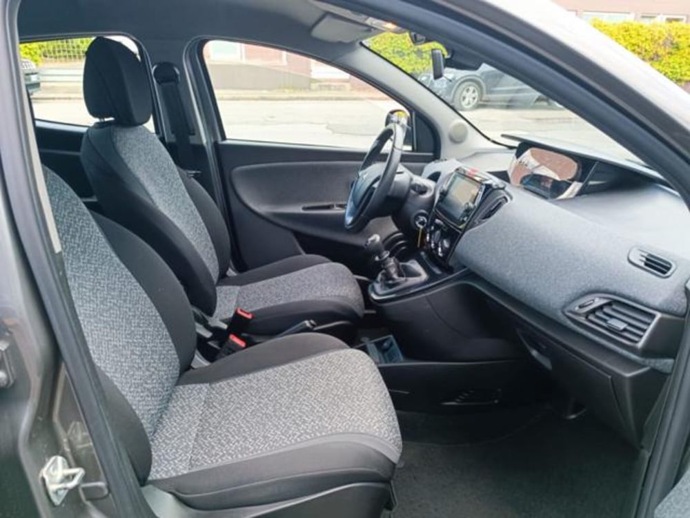 Lancia Ypsilon usata a Pisa (17)