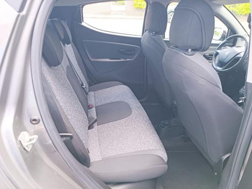 Lancia Ypsilon usata a Pisa (18)