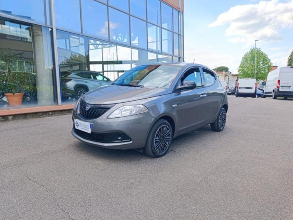 Lancia Ypsilon usata a Pisa (3)