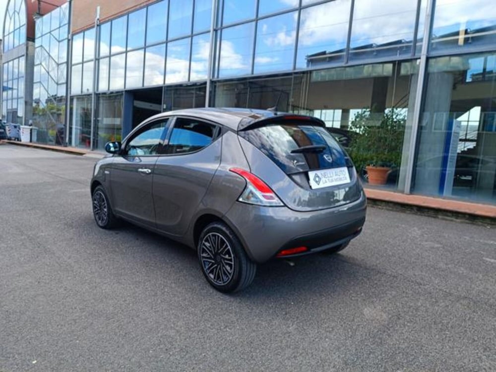 Lancia Ypsilon usata a Pisa (6)