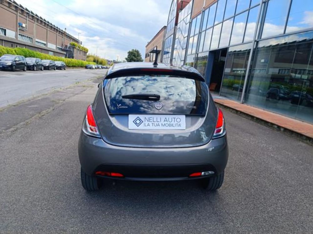 Lancia Ypsilon usata a Pisa (8)