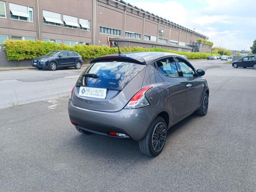 Lancia Ypsilon usata a Pisa (9)