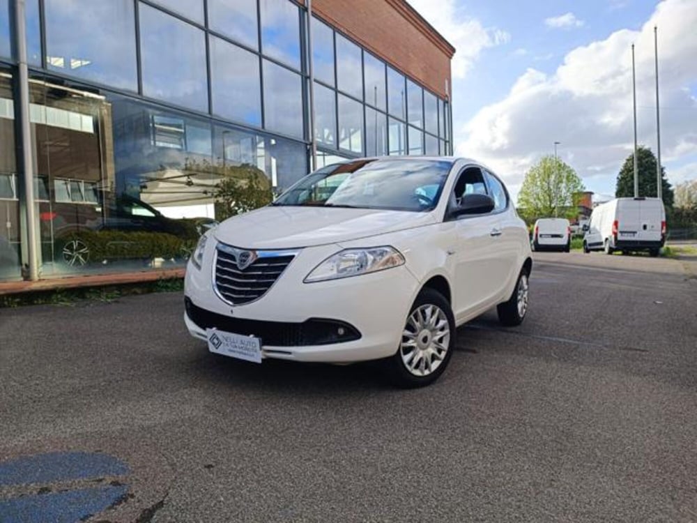 Lancia Ypsilon usata a Pisa