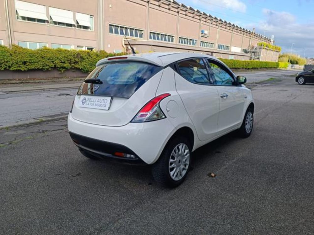 Lancia Ypsilon usata a Pisa (10)