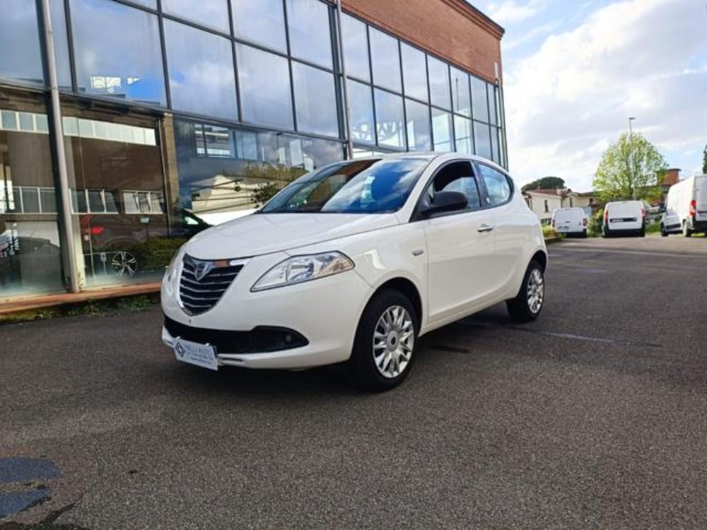 Lancia Ypsilon usata a Pisa (11)