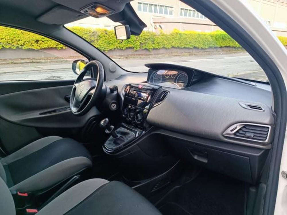 Lancia Ypsilon usata a Pisa (17)