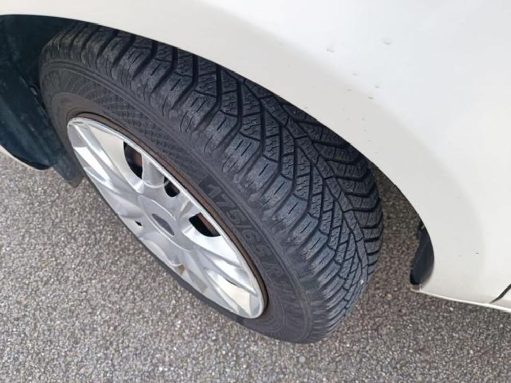 Lancia Ypsilon usata a Pisa (3)