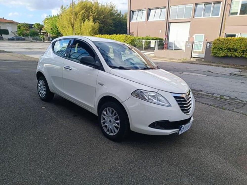 Lancia Ypsilon usata a Pisa (4)