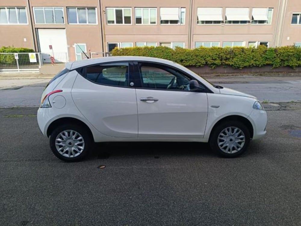 Lancia Ypsilon usata a Pisa (8)