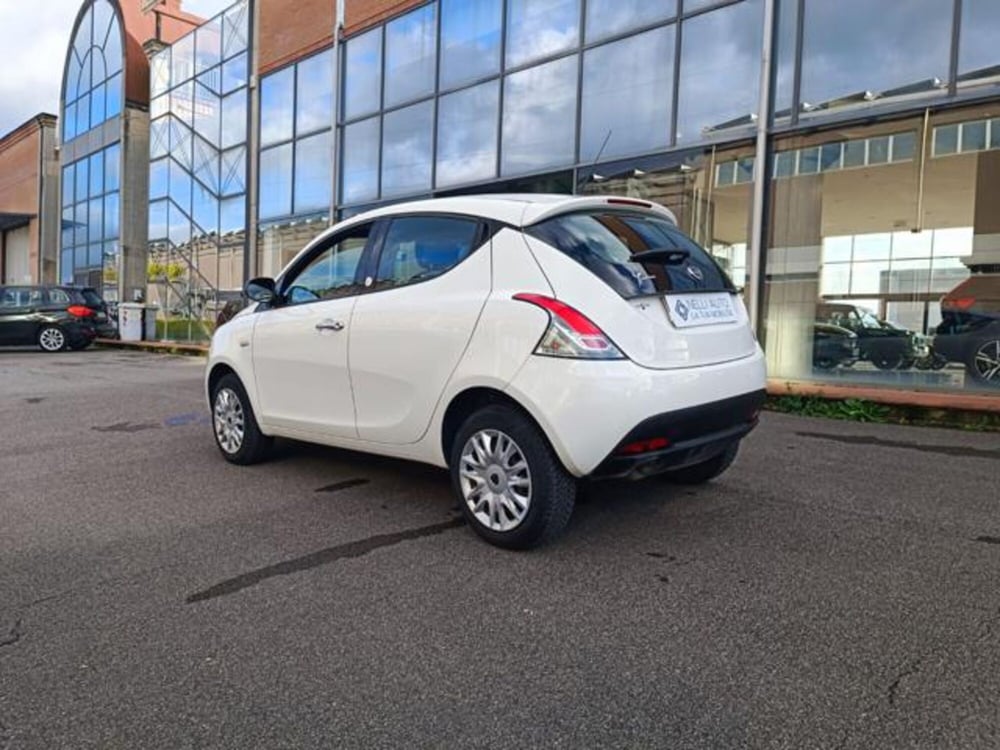 Lancia Ypsilon usata a Pisa (9)