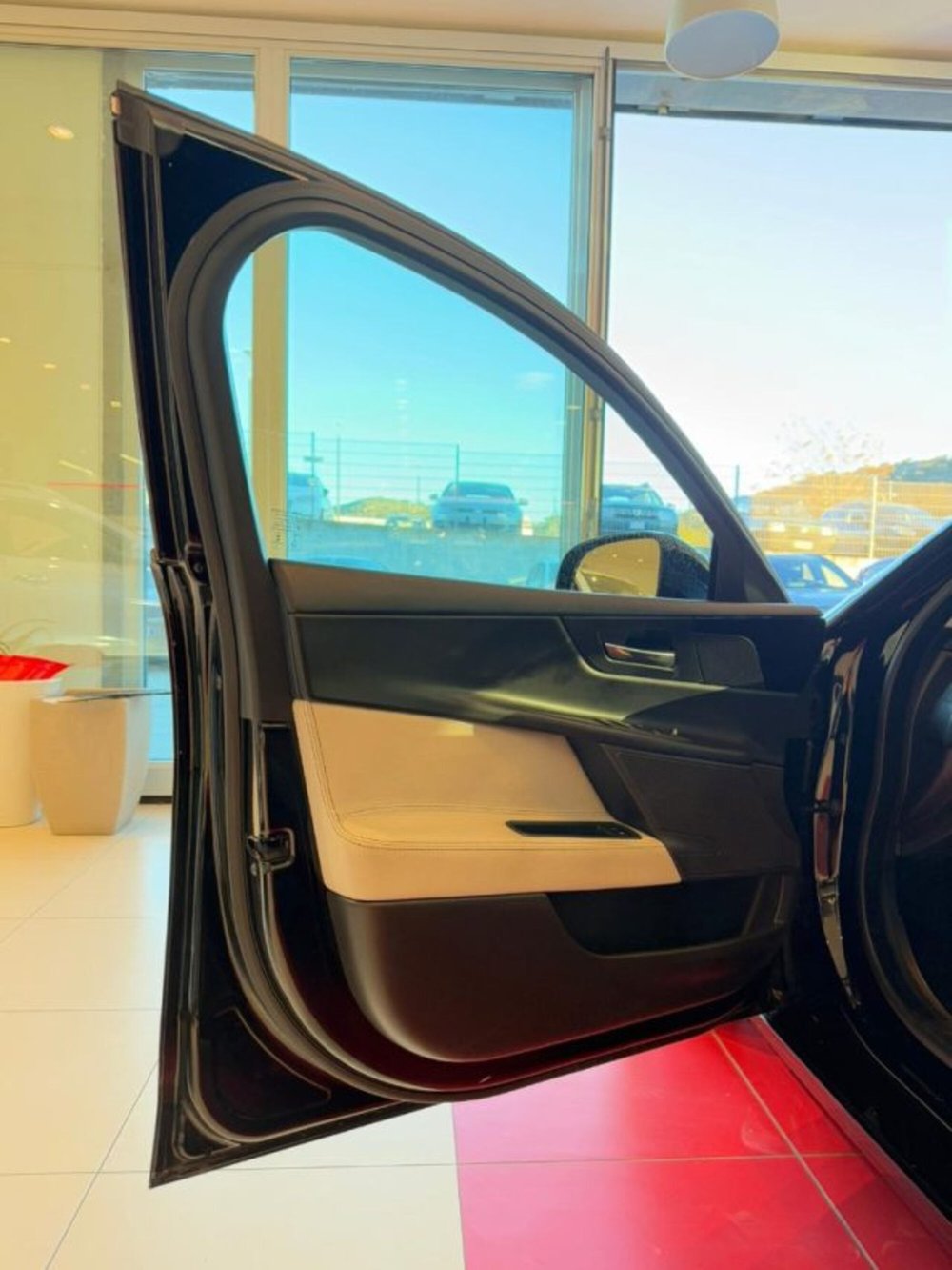 Jaguar XE usata a Sassari (7)