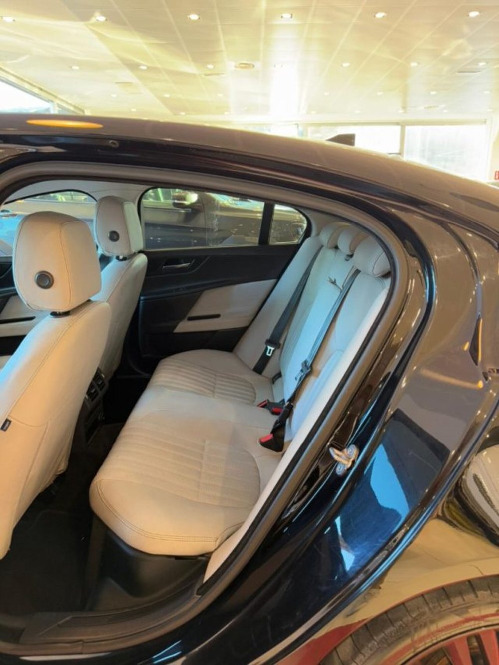 Jaguar XE usata a Sassari (8)