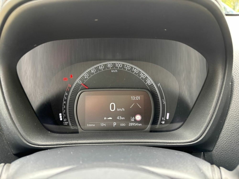 Toyota Aygo X usata a Lecco (9)