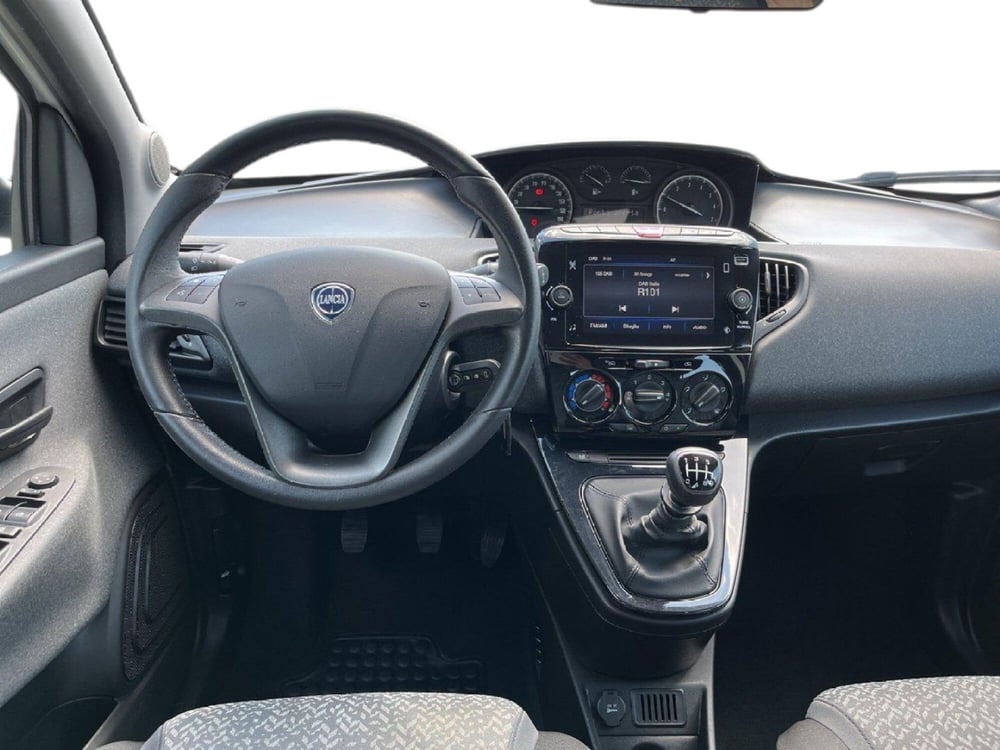 Lancia Ypsilon usata a Torino (11)