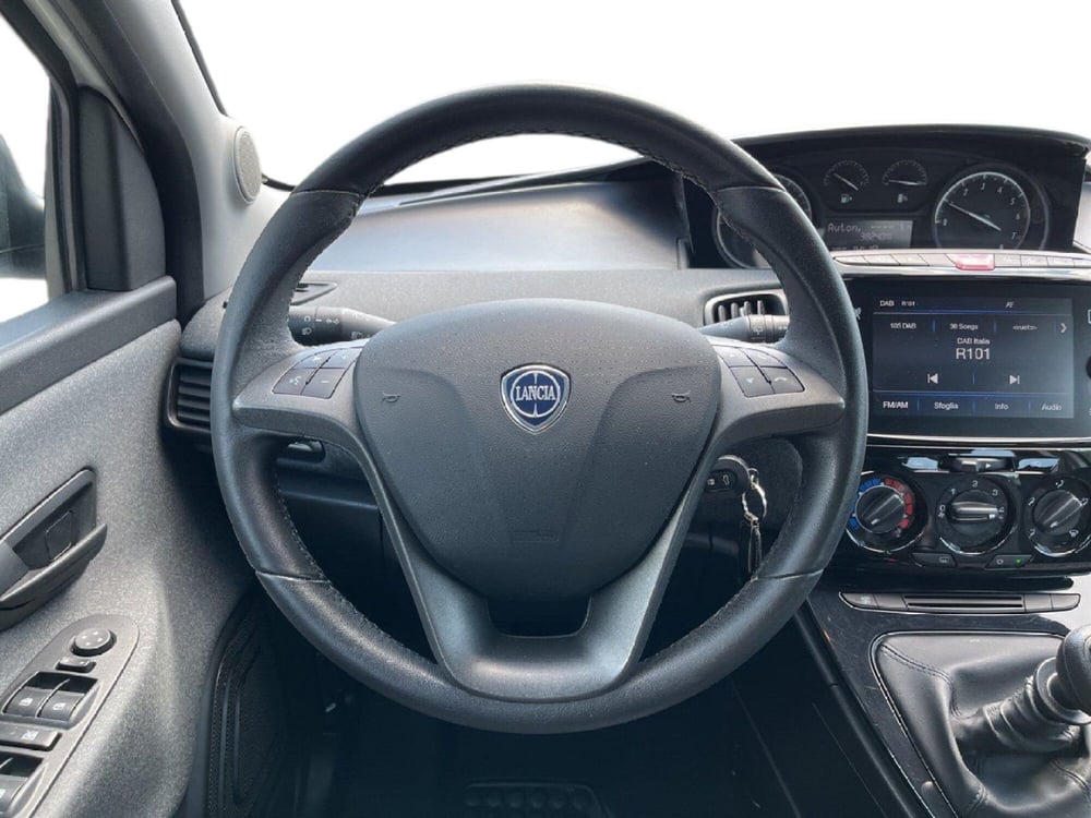 Lancia Ypsilon usata a Torino (12)