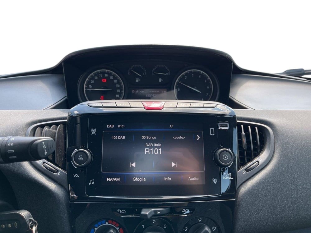 Lancia Ypsilon usata a Torino (13)