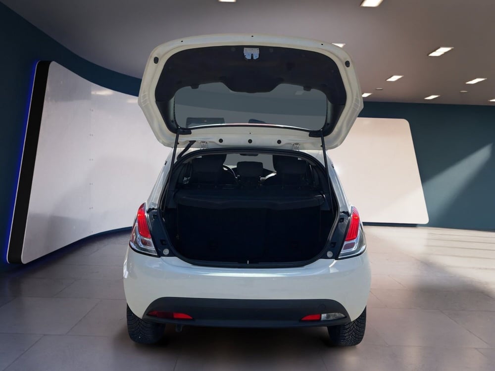 Lancia Ypsilon usata a Torino (7)