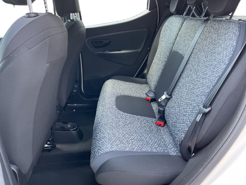 Lancia Ypsilon usata a Torino (9)