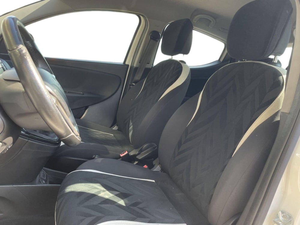 Lancia Ypsilon usata a Pistoia (10)