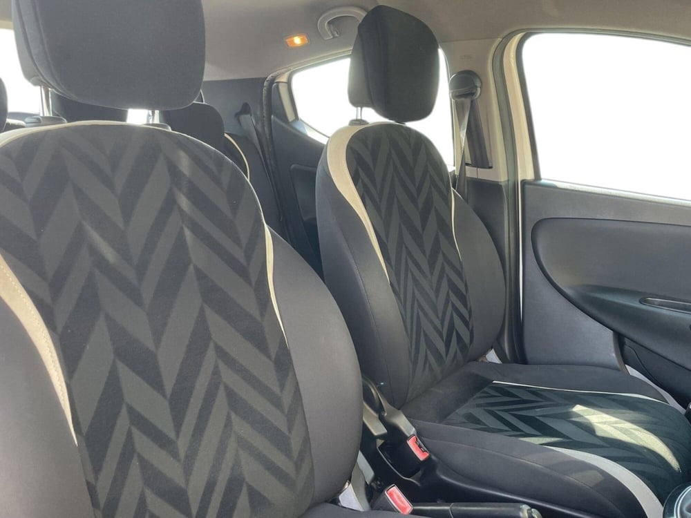 Lancia Ypsilon usata a Pistoia (16)