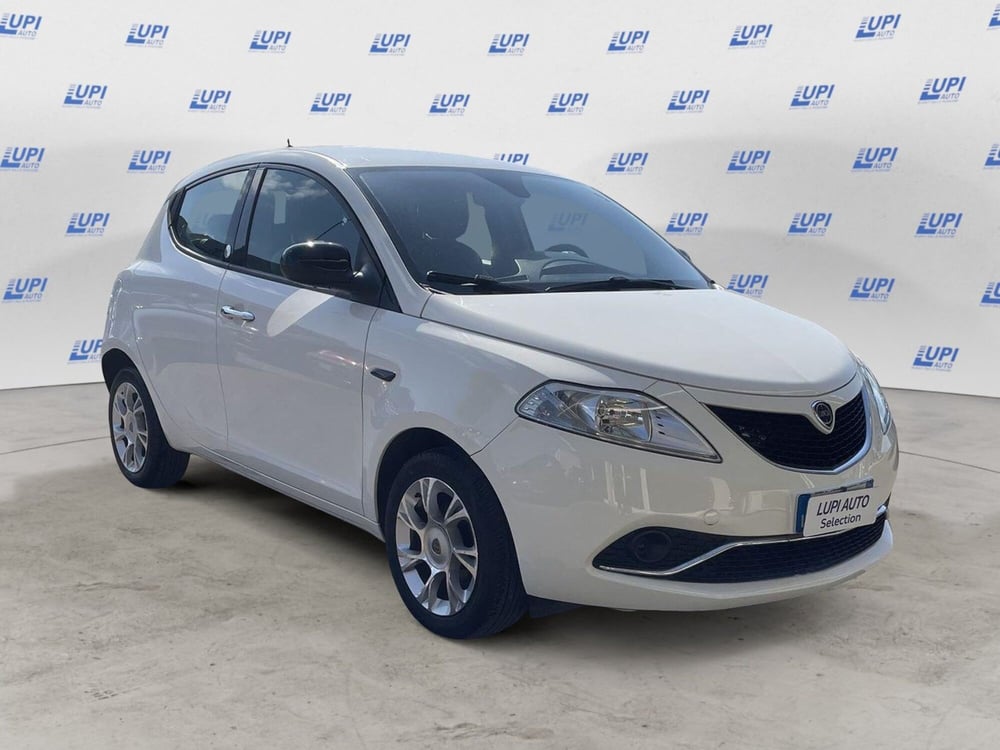 Lancia Ypsilon usata a Pistoia (3)