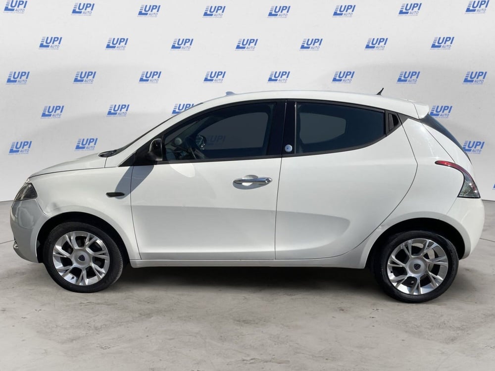 Lancia Ypsilon usata a Pistoia (4)