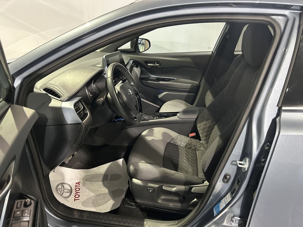 Toyota Toyota C-HR usata a Milano (12)