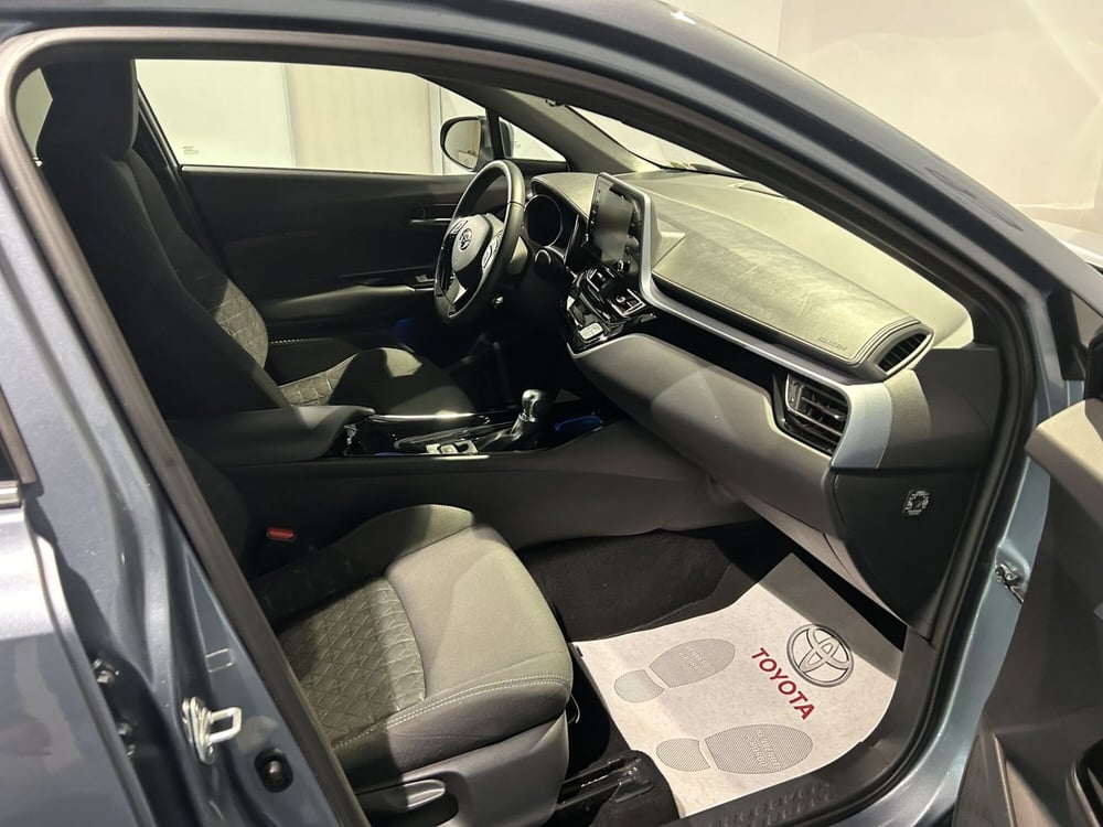 Toyota Toyota C-HR usata a Milano (6)