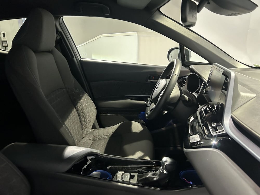 Toyota Toyota C-HR usata a Milano (7)