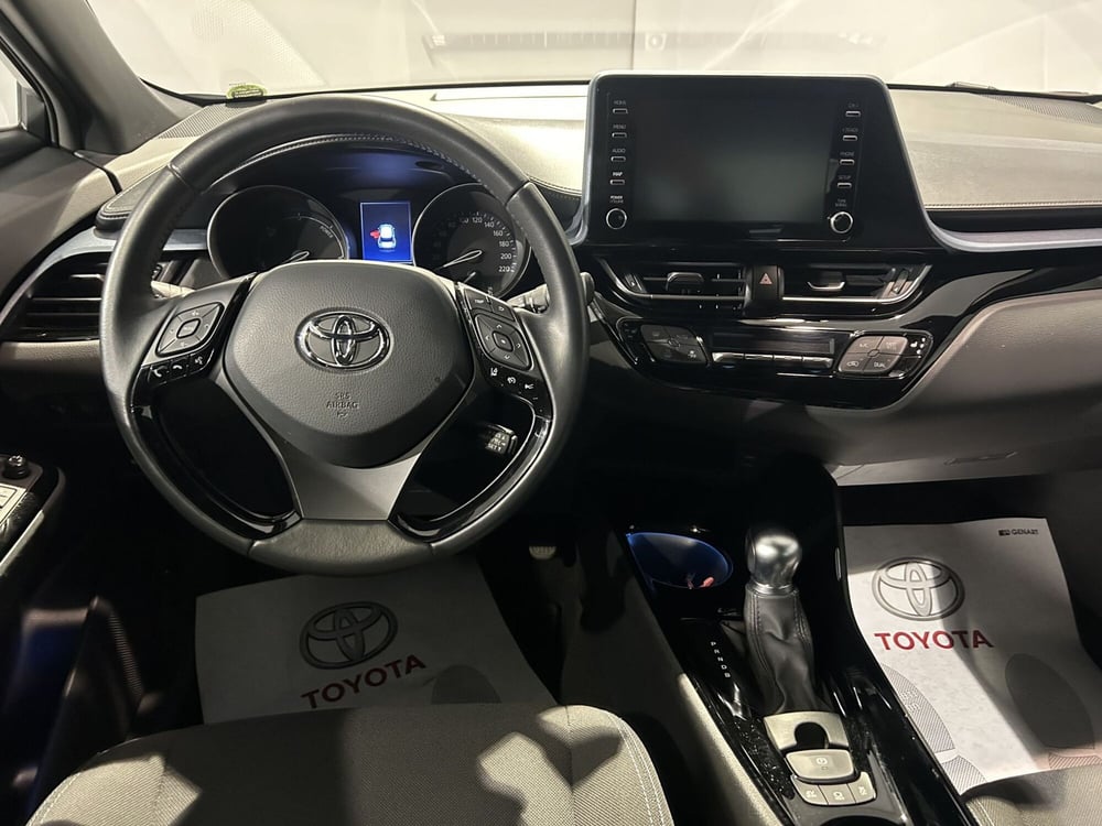 Toyota Toyota C-HR usata a Milano (8)