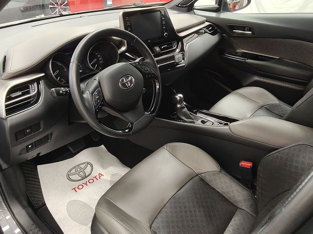 Toyota Toyota C-HR usata a Roma (12)
