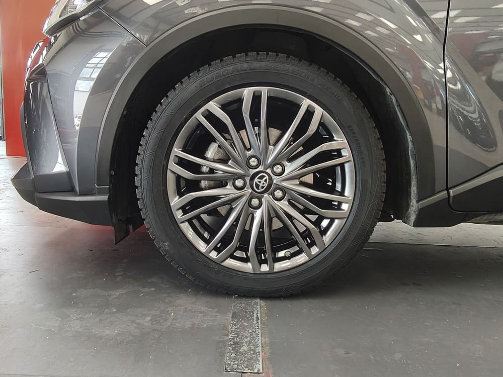 Toyota Toyota C-HR usata a Roma (18)